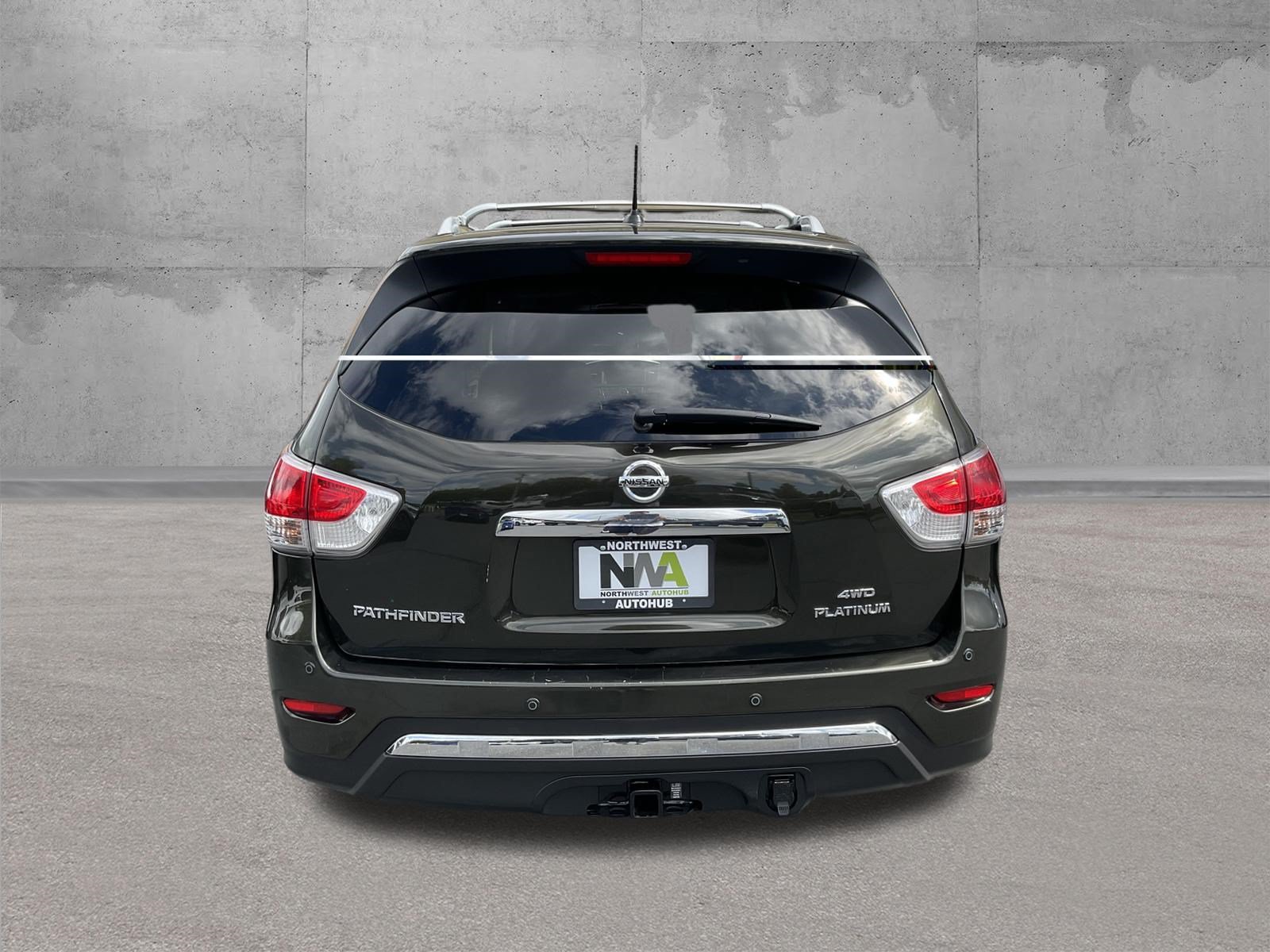 Used 2015 Nissan Pathfinder Platinum FWD image 4