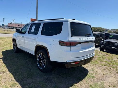 Used 2025 Jeep Wagoneer Series III w/ Premium Group I AWD/4WD image 5
