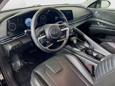 Used 2023 Hyundai Elantra Limited image 11