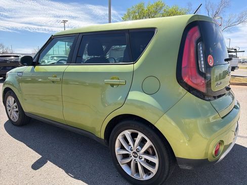 Used 2018 Kia Soul + image 4