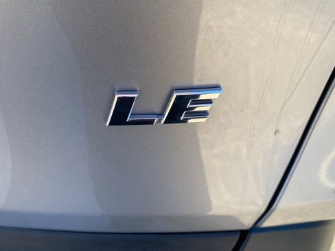 Used 2021 Toyota RAV4 LE image 15