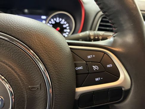 Used 2019 Jeep Compass Trailhawk AWD/4WD image 18