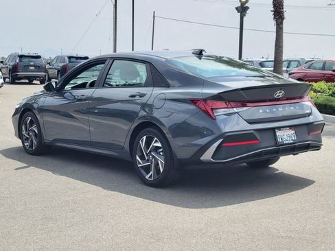 Certified 2025 Hyundai Elantra SEL FWD image 3