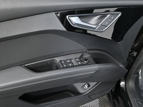 Used 2024 Audi Q4 e-tron Premium image 6