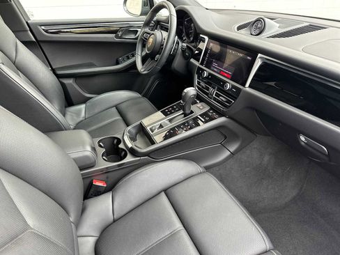 Used 2025 Porsche Macan Turbo image 17