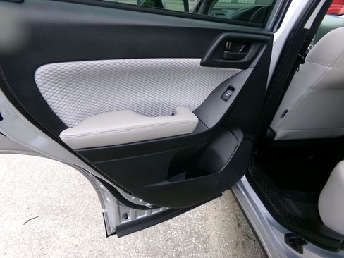 Used 2018 Subaru Forester 2.5i Premium w/ All-Weather Package image 21