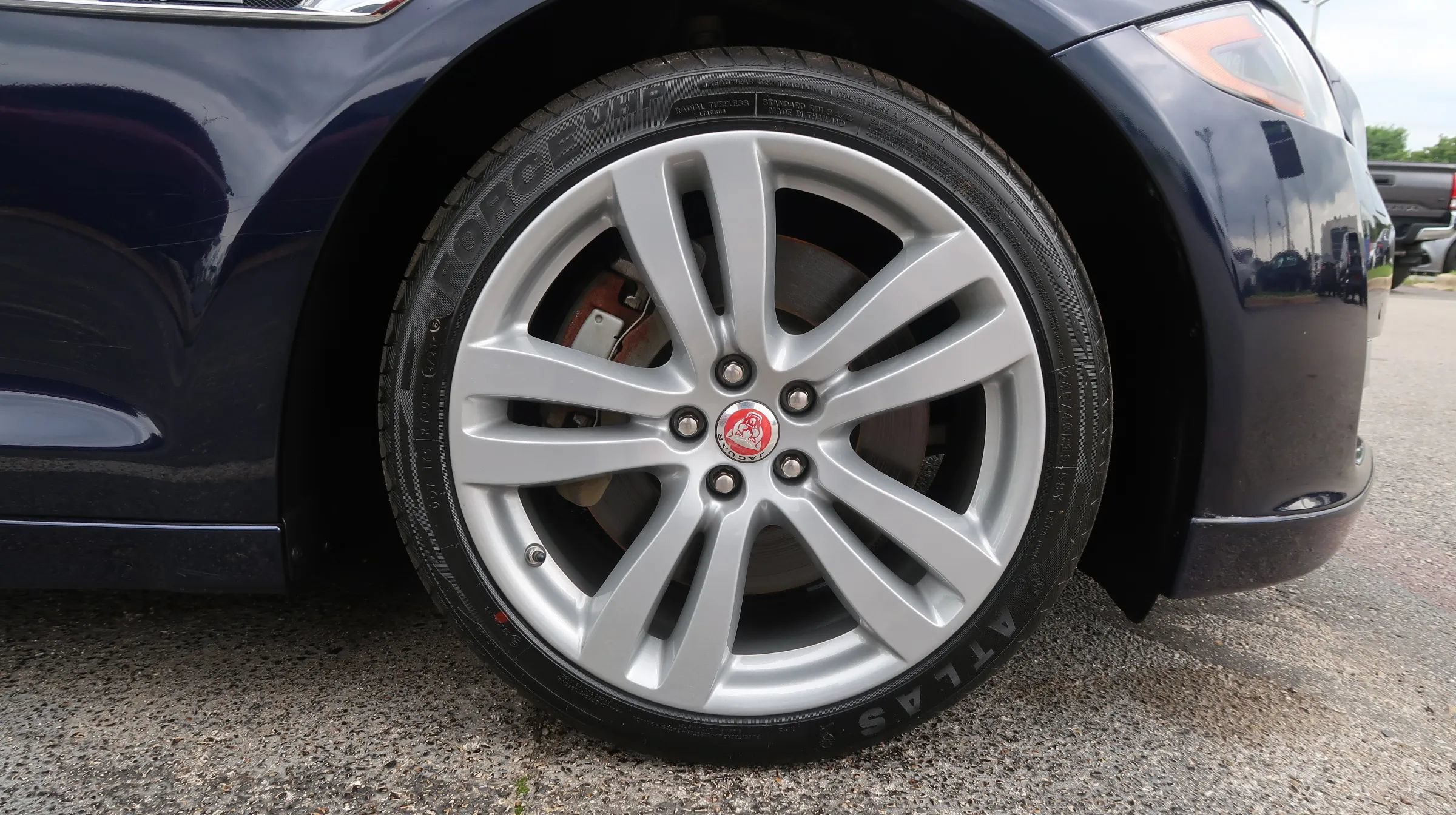 Used 2019 Jaguar XJ R-Sport RWD image 58