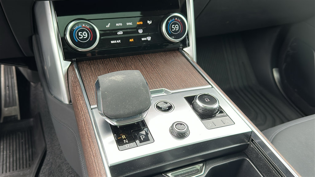 Certified 2023 Land Rover Range Rover SE AWD/4WD image 18