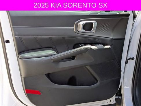 Used 2025 Kia Sorento SX image 12