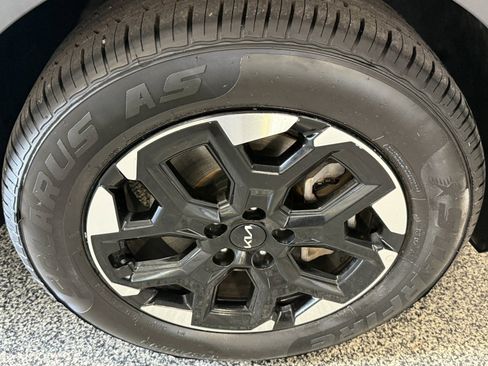 Used 2024 Kia Sorento S FWD image 28