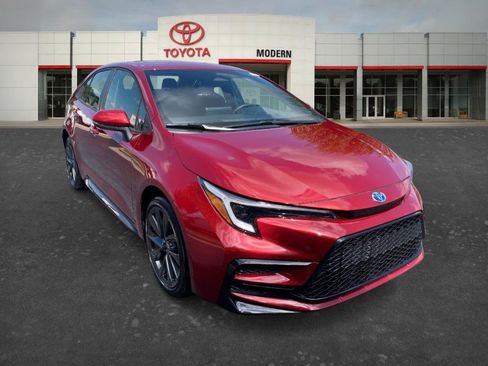 Certified 2025 Toyota Corolla SE FWD image 3