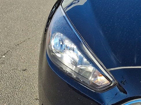 Used 2018 Ford Focus SEL w/ Cold Weather Package image 9