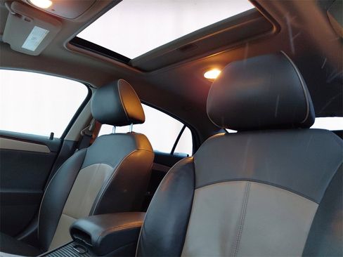 Used 2011 Chevrolet Malibu LTZ image 9