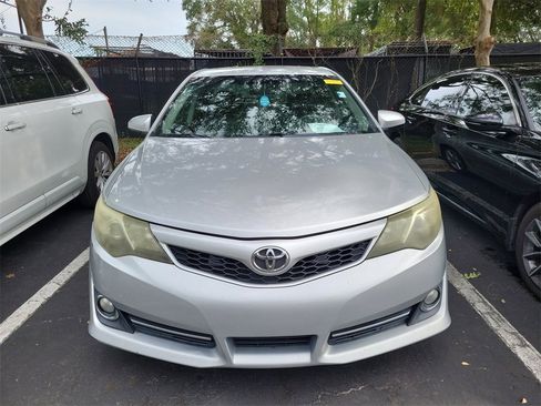 Used 2014 Toyota Camry L image 11