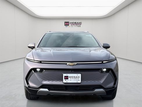 New 2026 Chevrolet Equinox EV LT image 2