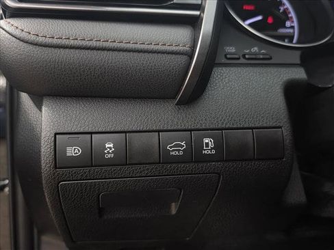 Used 2020 Toyota Camry XLE image 21