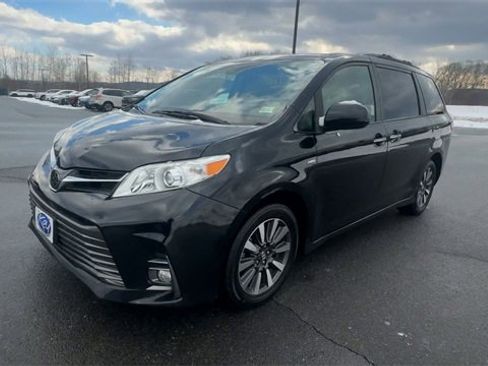 Used 2018 Toyota Sienna XLE Premium image 4
