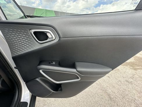 Used 2020 Kia Soul LX image 32