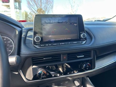 Used 2025 Nissan Rogue SV image 22