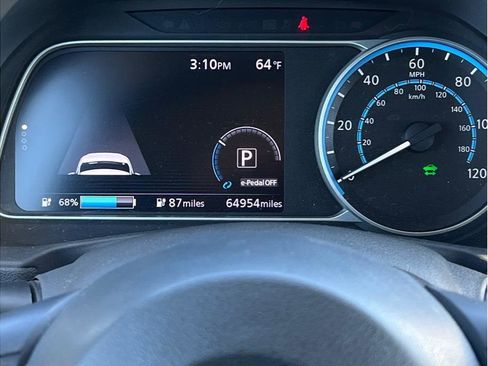 Used 2018 Nissan Leaf SV w/ SV Technology Package FWD image 11