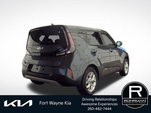 Certified 2025 Kia Soul LX w/ LX Technology Package FWD image 4