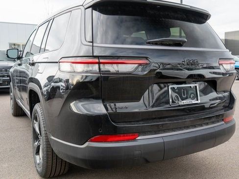 New 2026 Jeep Grand Cherokee L Limited w/ Limited Altitude Package AWD/4WD image 7