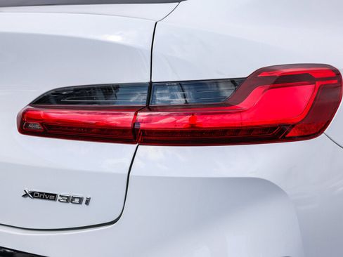 Used 2022 BMW X4 xDrive30i w/ M Sport Package 2 AWD/4WD image 27