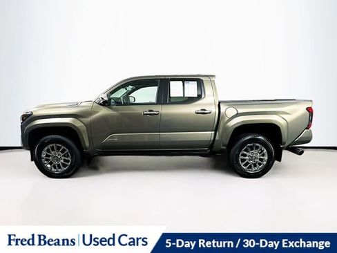 Used 2025 Toyota Tacoma Limited AWD/4WD image 5