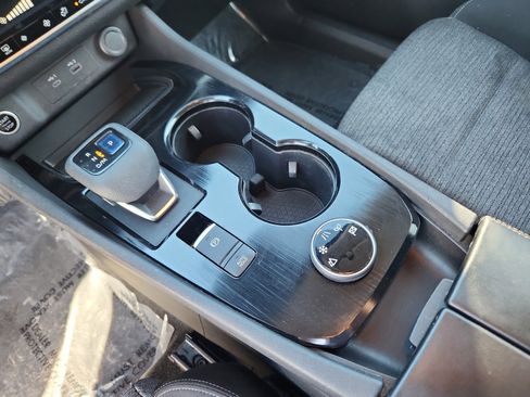 Used 2021 Nissan Rogue SV image 16