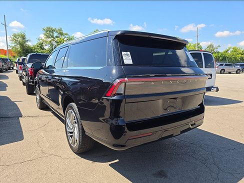 Used 2025 Lincoln Navigator L Reserve AWD/4WD image 7