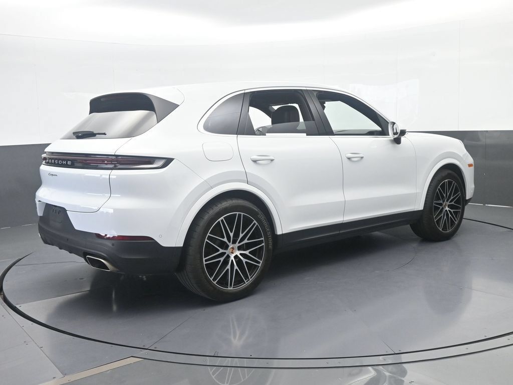 Used 2025 Porsche Cayenne AWD/4WD image 6