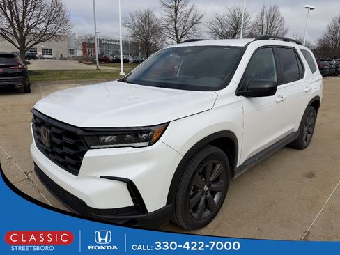 Used 2023 Honda Pilot Sport image 1