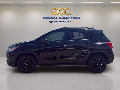 Used 2022 Chevrolet Trax LT w/ Redline Edition AWD/4WD image 2