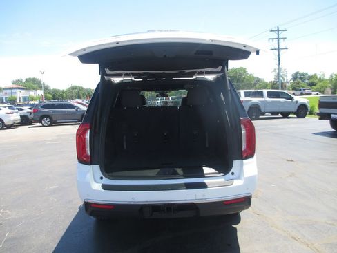 Used 2023 GMC Yukon SLT AWD/4WD image 8