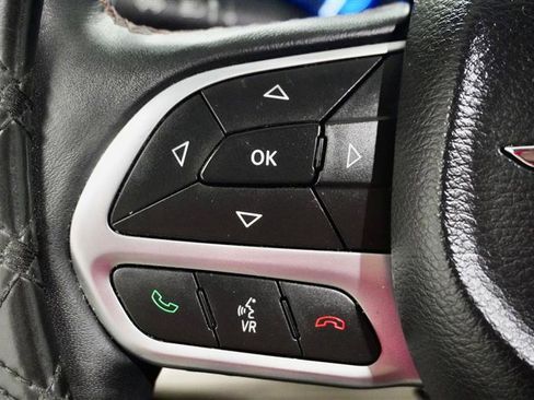 Used 2017 Chrysler Pacifica Touring-L Plus image 18