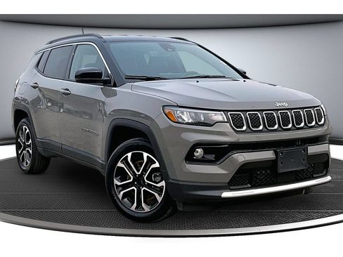 Certified 2023 Jeep Compass Limited AWD/4WD image 2