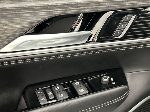 Used 2024 Jeep Wagoneer L Series III w/ Flexible Seating Group AWD/4WD image 13