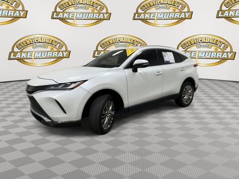 Used 2023 Toyota Venza XLE image 7