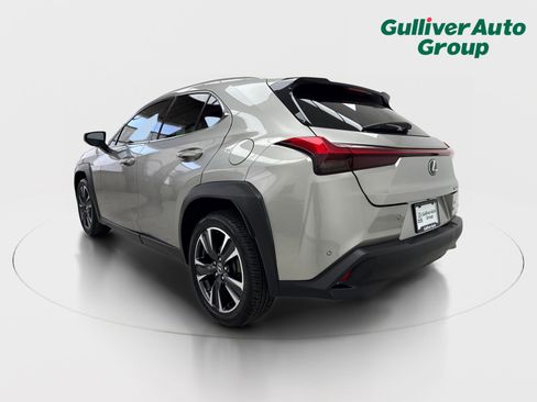 Used 2021 Lexus UX 200 w/ Accessory Package (Z2) FWD image 5