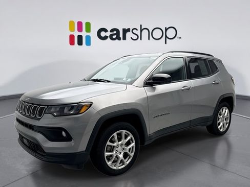 Used 2023 Jeep Compass Latitude AWD/4WD image 1