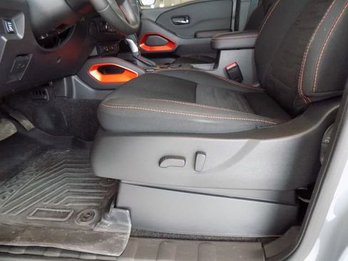 Used 2024 Nissan Frontier Pro-X w/ Pro Convenience Package RWD image 23