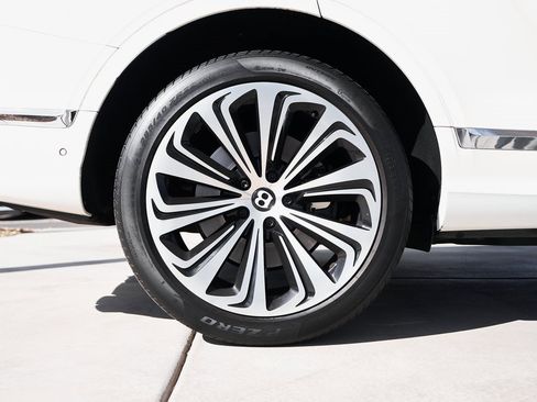 Used 2022 Bentley Bentayga image 9