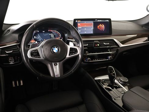 Used 2023 BMW 530i xDrive w/ M Sport Package AWD/4WD image 2