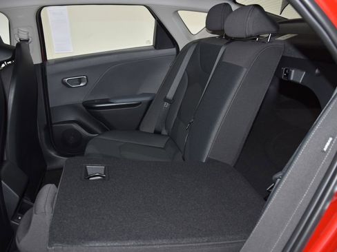 New 2025 Kia K4 LXS image 25