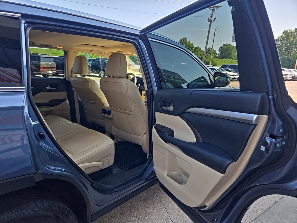 Used 2019 Toyota Highlander XLE FWD image 73