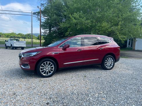 Used 2019 Buick Enclave Premium w/ Experience Buick Package image 2