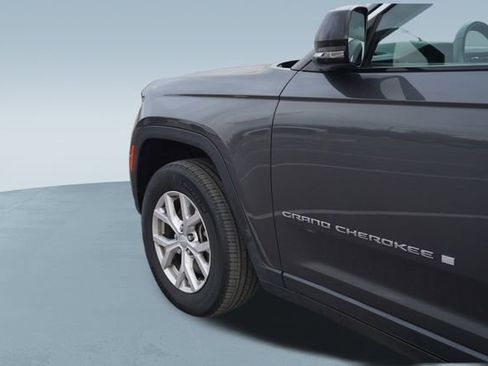 Used 2022 Jeep Grand Cherokee L Limited image 39