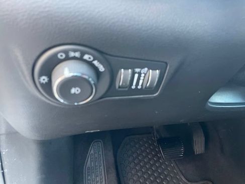 Used 2024 Jeep Compass Latitude w/ Convenience Group AWD/4WD image 25