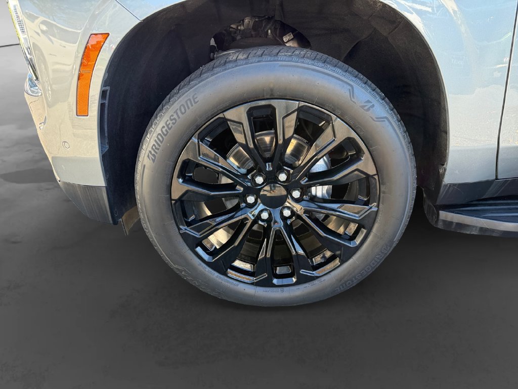 Used 2025 Chevrolet Suburban RST w/ Comfort Package AWD/4WD image 9