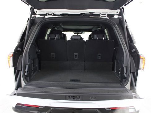 New 2026 Lincoln Navigator Reserve w/ Jet Appearance Package AWD/4WD image 13